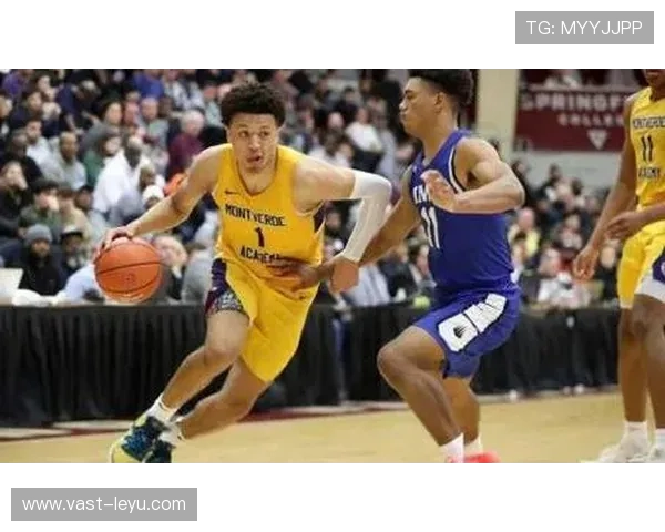 凯德·坎宁安利用挡拆拉开空间，提升队内三分效率明显