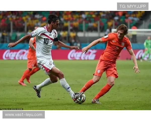 特里与鲁伊斯在防守逼抢下形成结构分化与区域偏置趋势